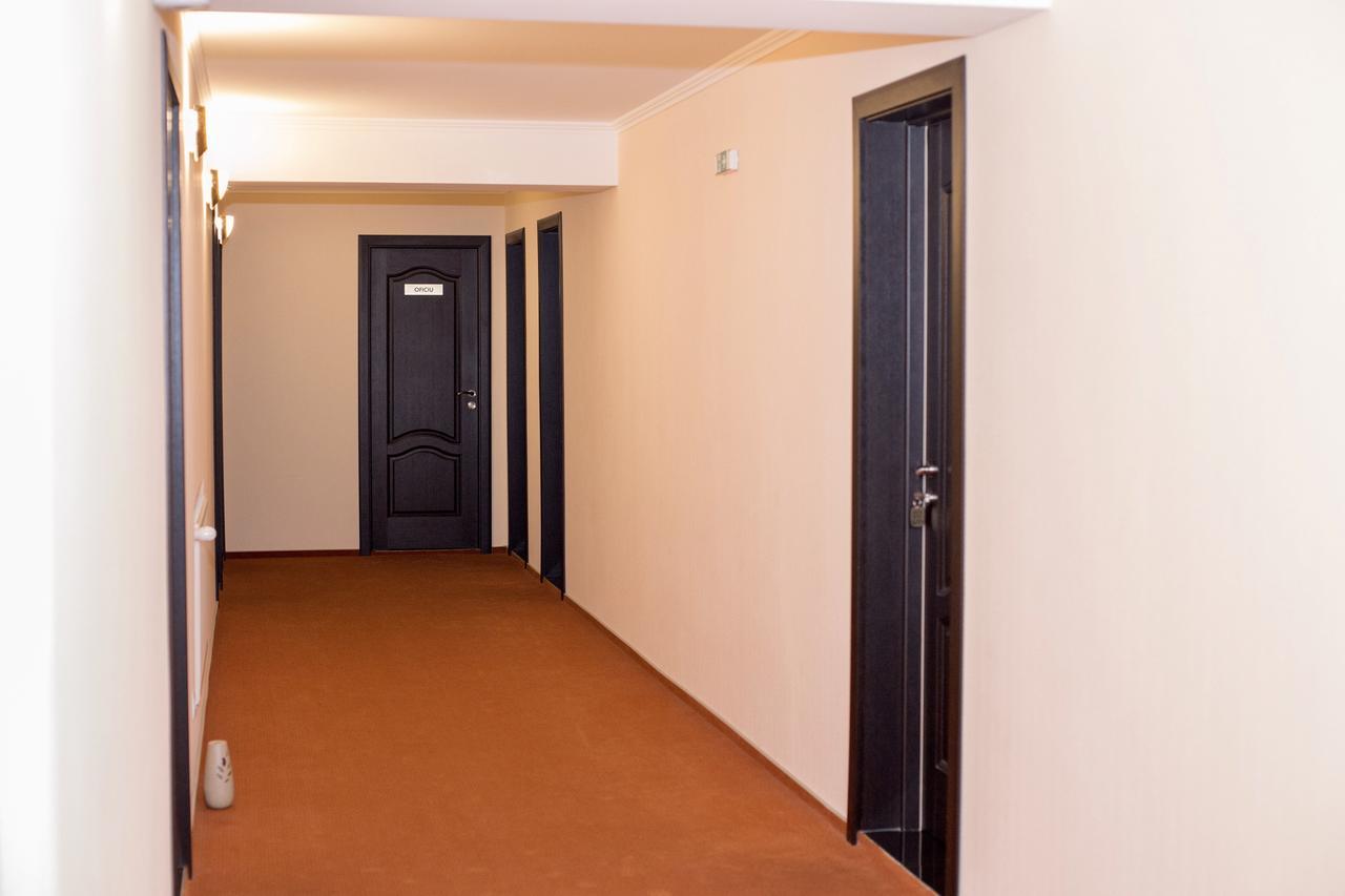 מלון Galaţi Complex Azar מראה חיצוני תמונה